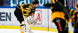 Lindvall lämnade med befarad hjärnskakning – efter Frölundaspelarens matchstraff