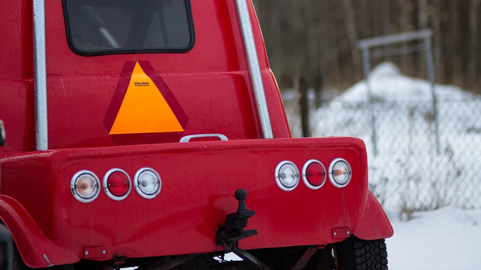 Förare som körde A-traktor togs för fortkörning. Han körde 92 kilometer i timmen. Fordonet på bilden har ingen koppling till händelsen.