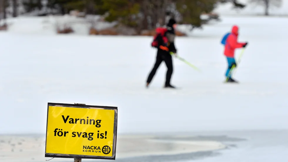 "Många isar i Mellansverige har lagt sig, men fått snö på sig och det är inte bra", säger Jan Insulander och förklarar att isen inte blir lika stark då. Arkivbild.