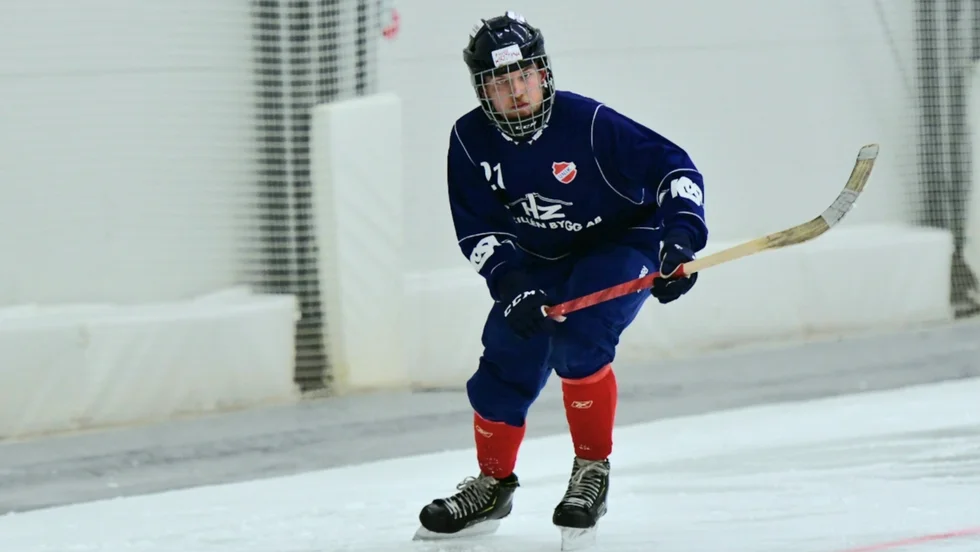 Adam Askelöf och hans Unik hade en jobbig eftermiddag i Ericsson Arena i småländska Åby, där hemmalaget vann med 5–1.