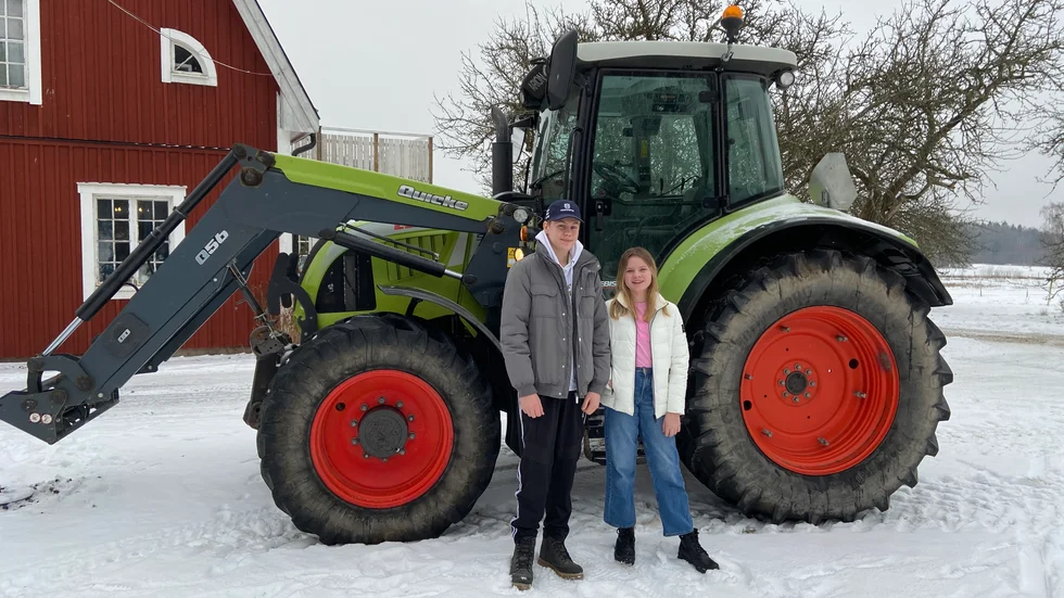 Sedan terminsstarten har syskonen och Järveneleverna Wilhelm och Helena Bertilsson pluggat på distans. Varje dag kuskar Wilhelm ner till Julita skola för att hämta lunch till sig och lillasyster.