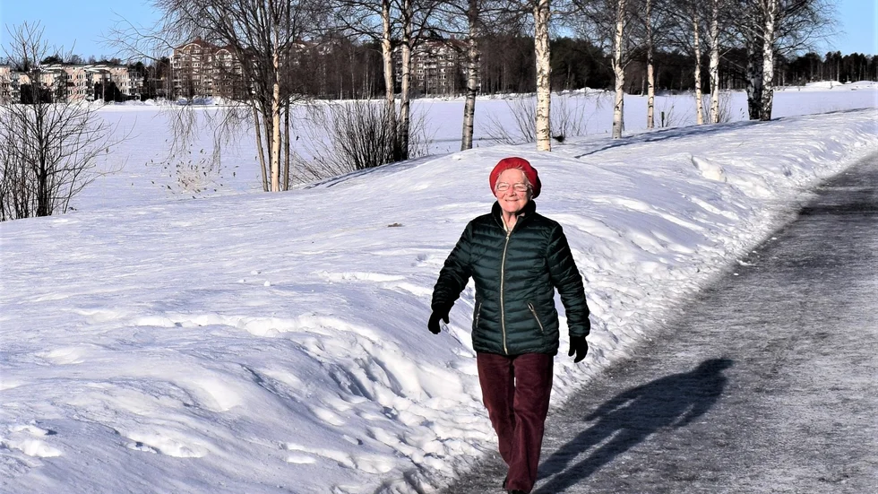 Sara Arnia har gått av teaterscenen, men fortfarande promenerar hon flitigt i sitt Luleå, stan dit hon kom från Finland 1970 för att börja jobba på Norrbottensteatern.