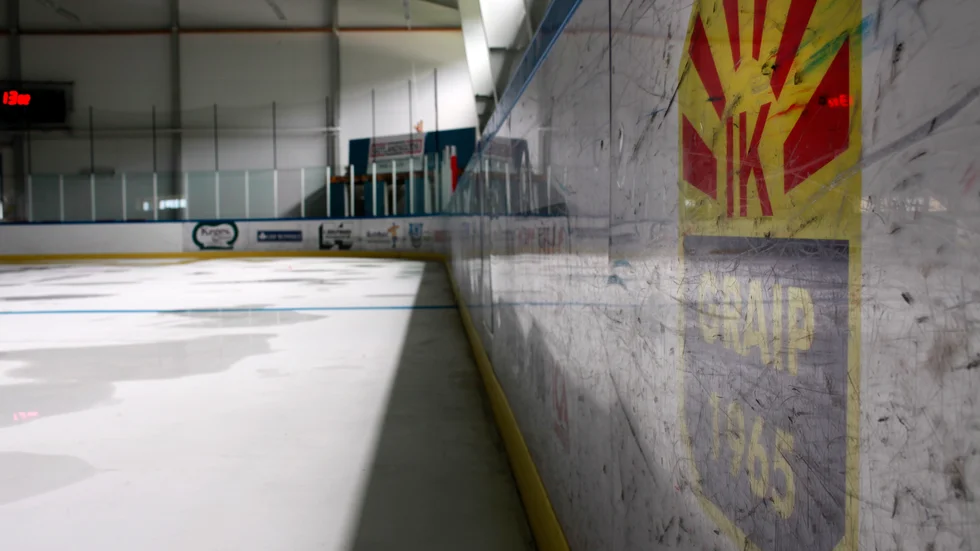 Just nu finns det is i Cementa Arena, men frågan är hur länge? Efter nyår kan klubben inte garantera is om elpriserna inte sänks.
