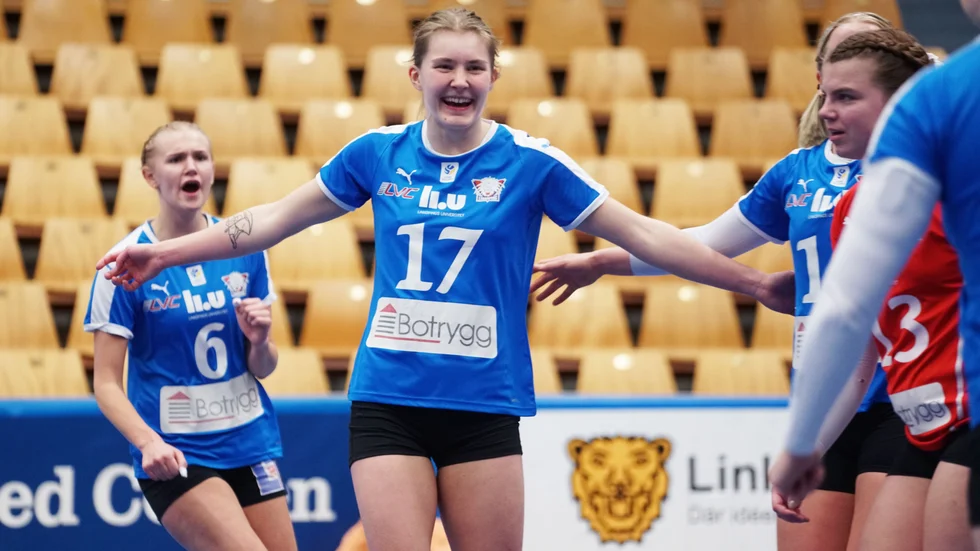 LVC-centern Lovisa Sunqvist bara skrattade på planen när hon levererade poäng efter poäng. 