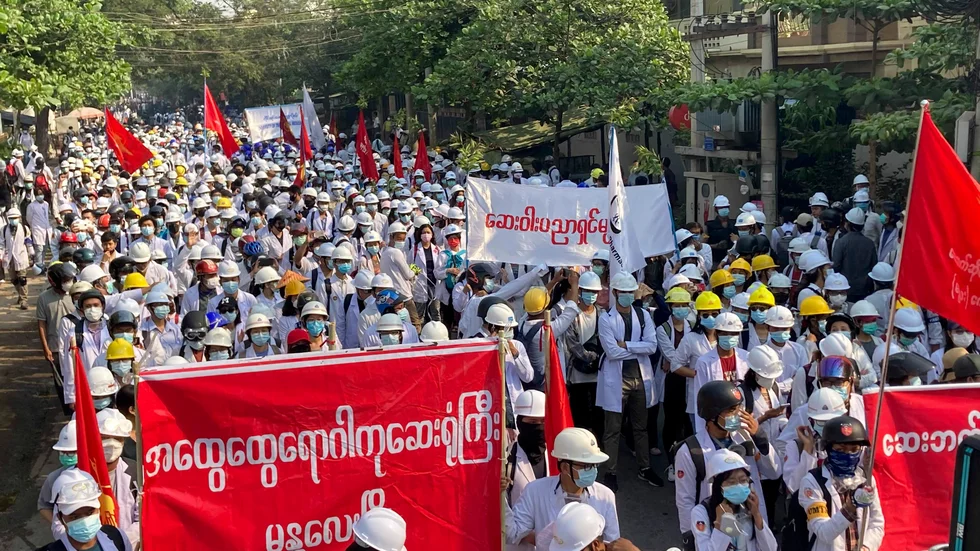 Demonstration i Myanmars andra stad Mandalay på söndagen.