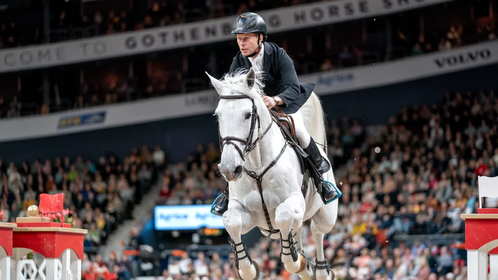 Världscupfinalen i hoppning i Göteborg är tänkt att hållas som planerat om en månad. Här är Rolf-Göran Bengtsson och Cassilano i farten under förra årets Europafinal i Scandinavium. Arkivbild.