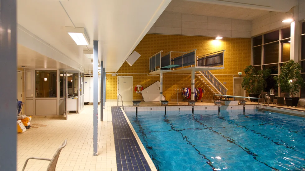 Öjeby simhall är en av de kommunala sim- och sporthallar som får tillbaka ordinarie öppettider i höst.