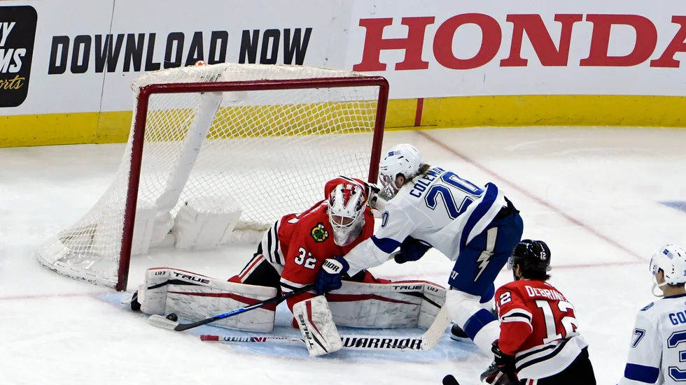 Chicagos målvakt Kevin Lankinen hade fullt upp i lagets förlustmatch mot Tampa Bay.