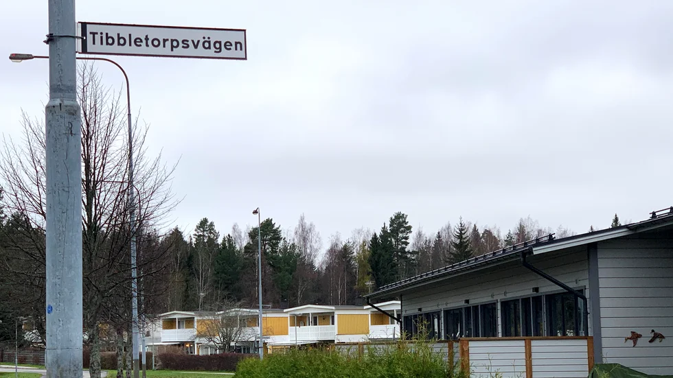 Nja, nästan rätt. Tybbletorpsvägen heter gatan. Nu ska skylten bytas.