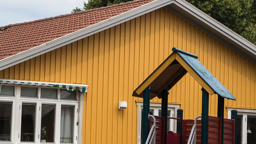 Det borde byggts mer förskolelokaler tidigare. Det medger bildningsnämndens förre ordförande