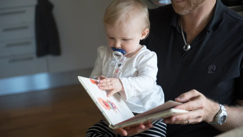 Den generösa föräldraförsäkringen har både underlättat för mammor och spätt på ojämlikheten på arbetsmarknaden.