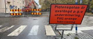 Akut vattenläcka i centrum: "Blir slukhål till slut"