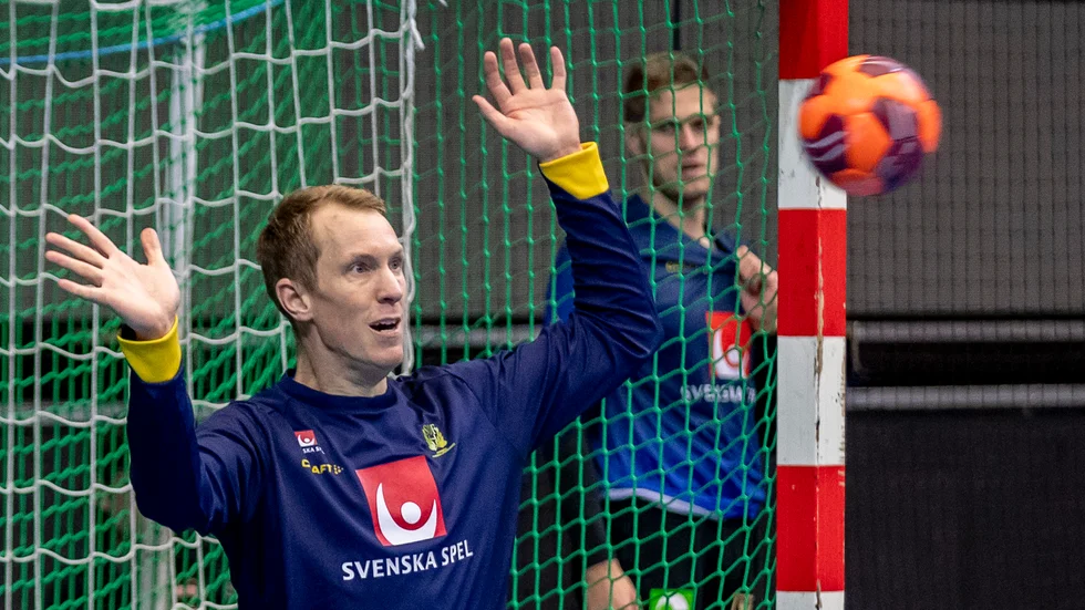 Ålborgsmålvakten Mikael Aggefors hoppas på speltid i EM-kvalet, nu när den ordinarie målvaktsduon är skadad.