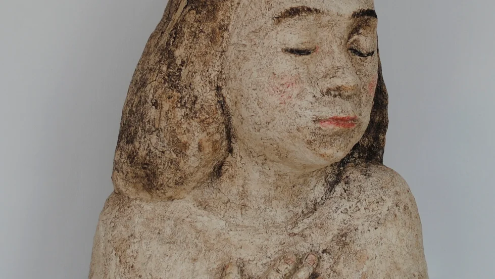 Skulpturerna i utställningen "Maria speglad" på Stiftsgården Stjärnholm, visar olika aspekter på Marias liv. 