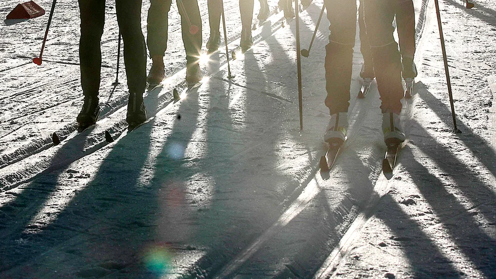 Kommunens snöhögar har hindrat skidåkare att komma fram till spåret i Ursviken. 