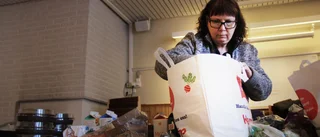 Delar ut matkassar till utsatta: "En person grät"