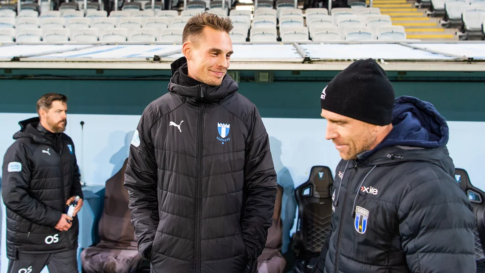 Daniel Bäckström gör sin första match som Henrik Rydströms efterträdare.