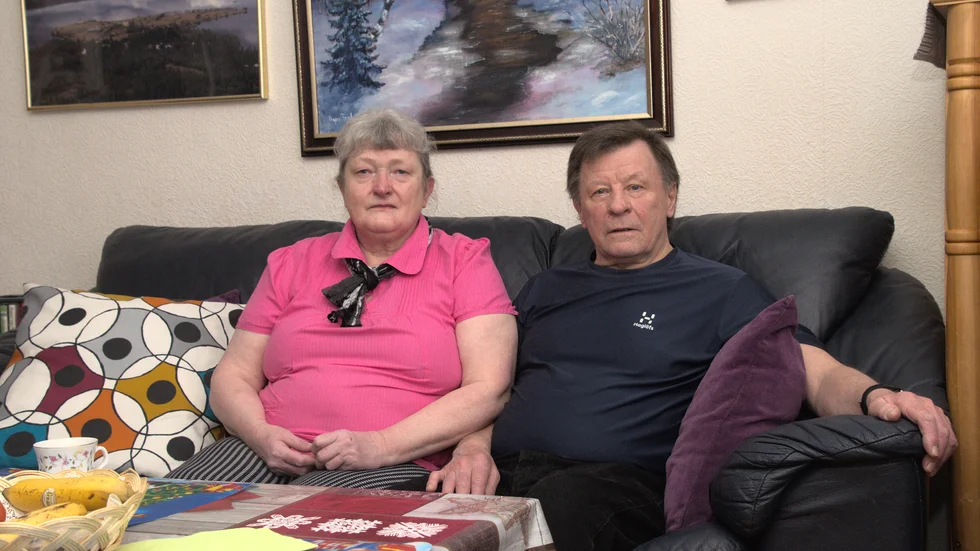 "Det går inte att duscha ens", säger Börje Oskarsson om boendesituationen.