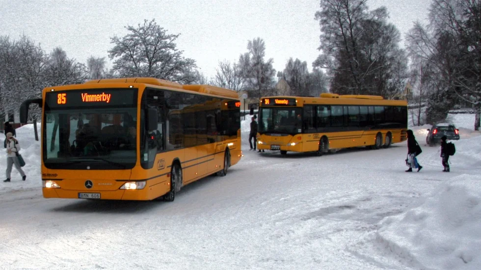 Samtliga skolskjutsar verkar ha tagits sig runt på sina turer under fredagsmorgonen, enligt uppgifter från trafikentreprenörerna.