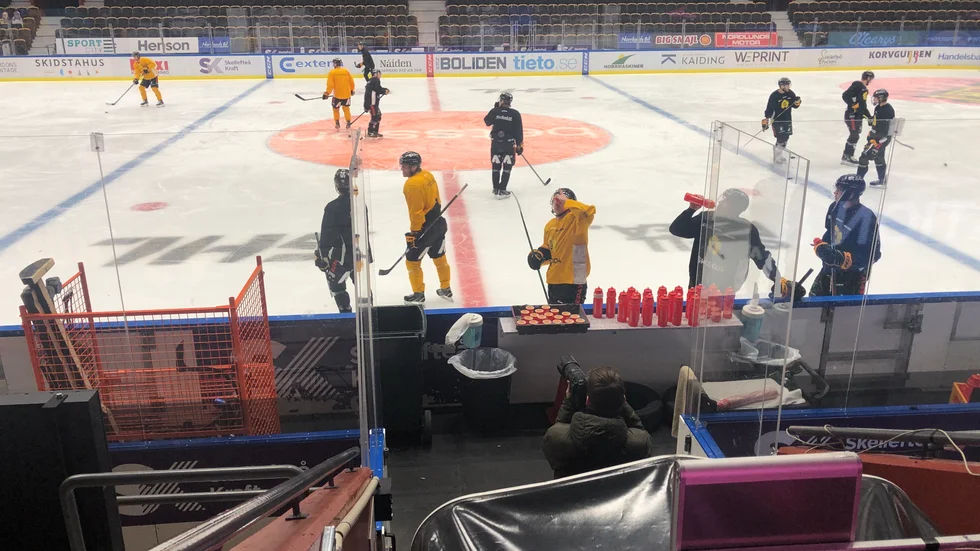 AIK gör veckans första ispass. Laget har två matcher i veckan: Djurgården torsdag och Oskarshamn, lördag. 