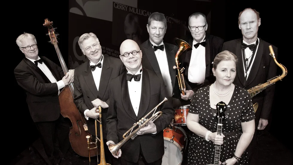 Peter Lind and The Cabaret Band. Trumpetisten Peter Lind och trummisen Björn Sundin i mitten. 