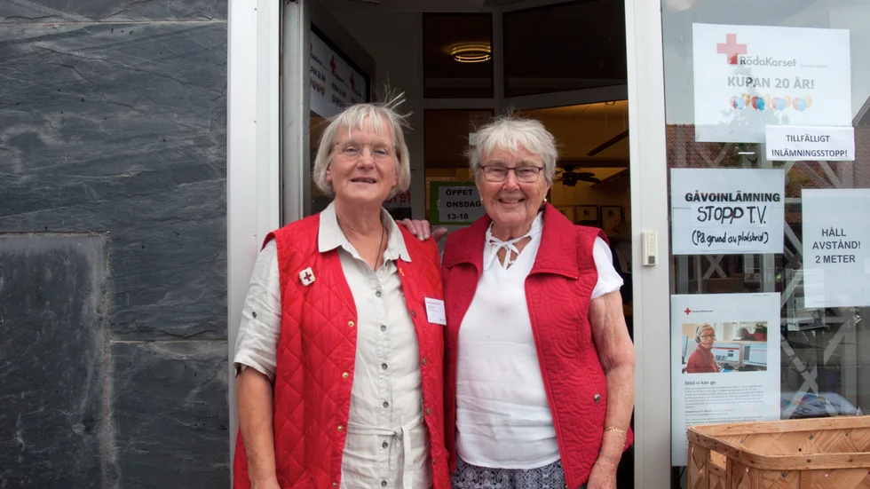 Elisabeth Gustavsson och Berit Flood är engagerade i Röda korset. 