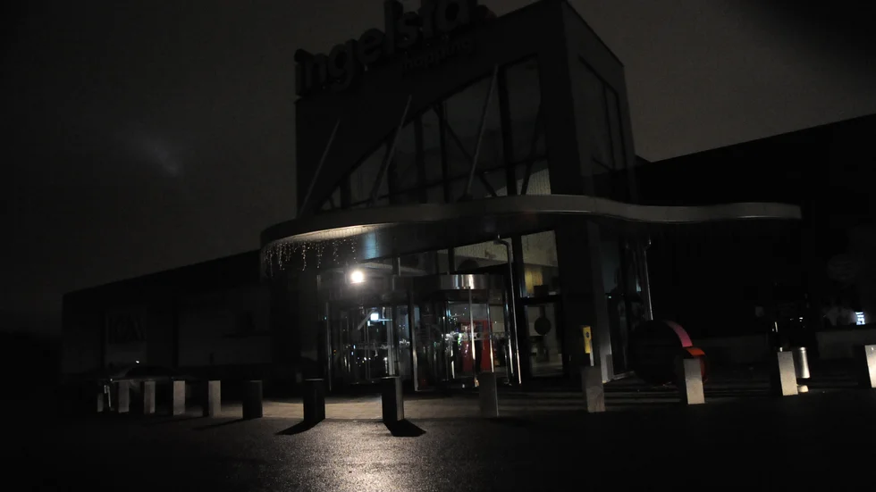 Strömavbrottet på Ingelsta ställde till det för butiksägare och kunder.