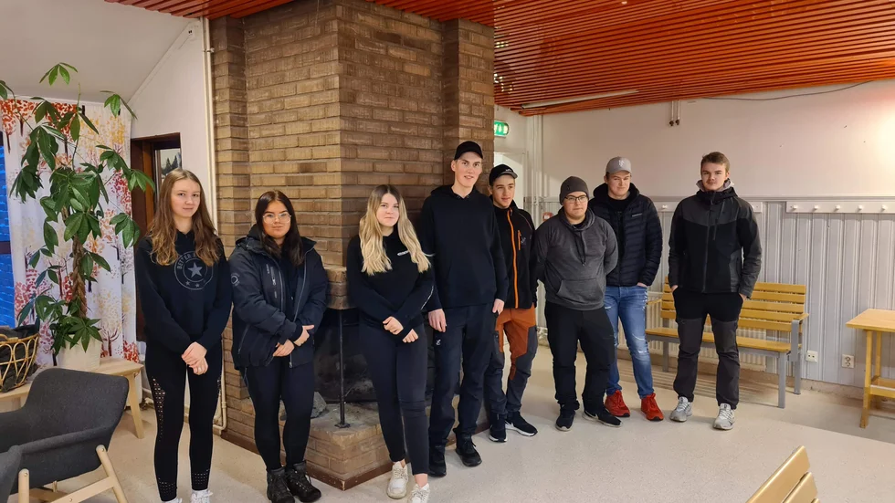 Från vänster; Amanda Nygård, Wilma Makslahti, Agnes Spegel, Anton Andersson, Benjamin Wikström, Robin Toberg, Viktor Liikamaa och Viktor Strömbäck.