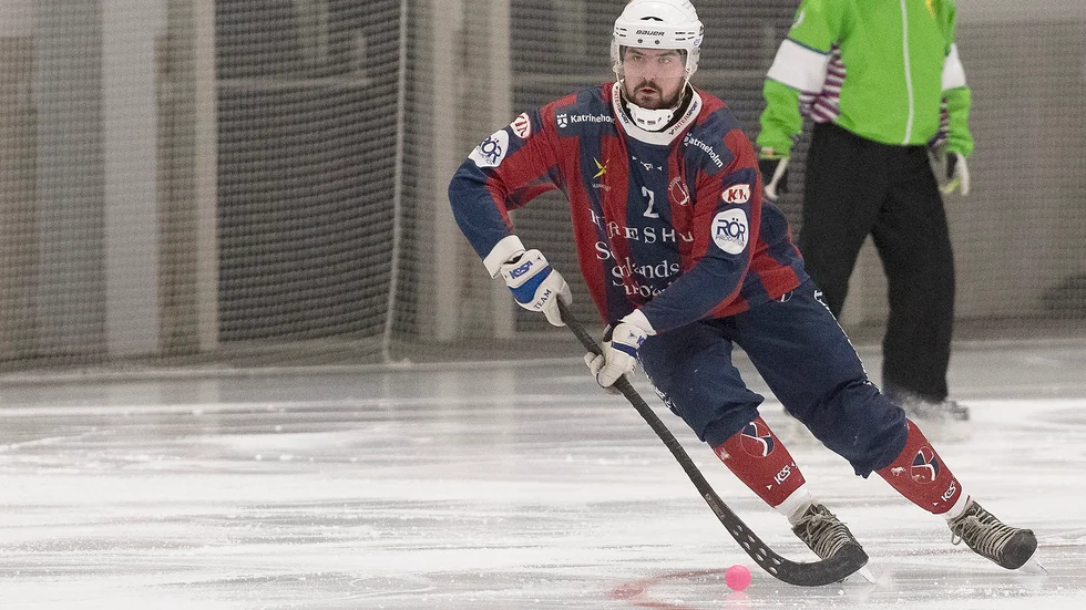 Joakim Olofsso gav KVBS hopp med sitt läckra frislagsmål till 4-2 tidigt i andra halvleken mot Tillberga.