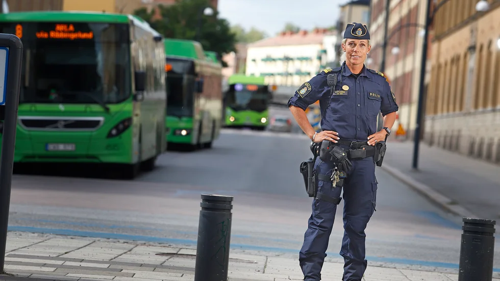 Elenore Ingårda, chef för enheten för grova brott hos polisen i Eskilstuna berättar att både barn och vuxna blev vittnen när en man sköt mot en annan man i Råbergstorp på onsdagskvällen.