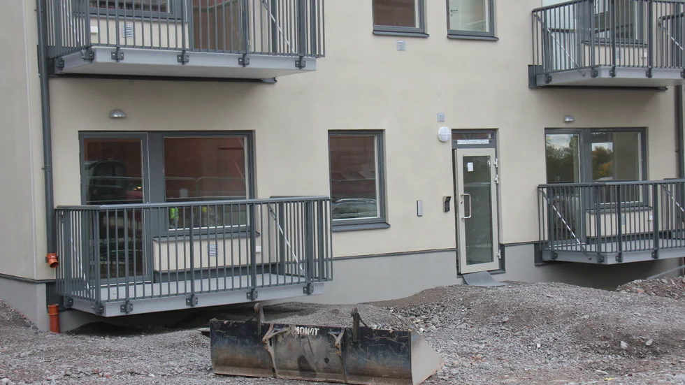 Bygg bostäder som vanliga inkomsttagare har råd med, anser insändarskribenten. 