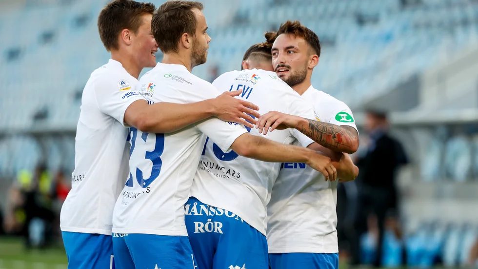 Norrköping jublar efter Sead Haksabanovics, höger, 1–0-mål.