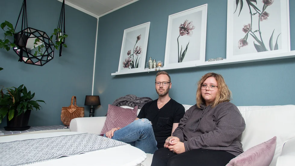 Sandra Stenberg har, tillsammans med sambon David Holmlund, kämpat för att få en diagnos i flera år. Nu hoppas hon att forskningen ska gå framåt. "Jag vill inte leva så här. Det är ingen livskvalité."