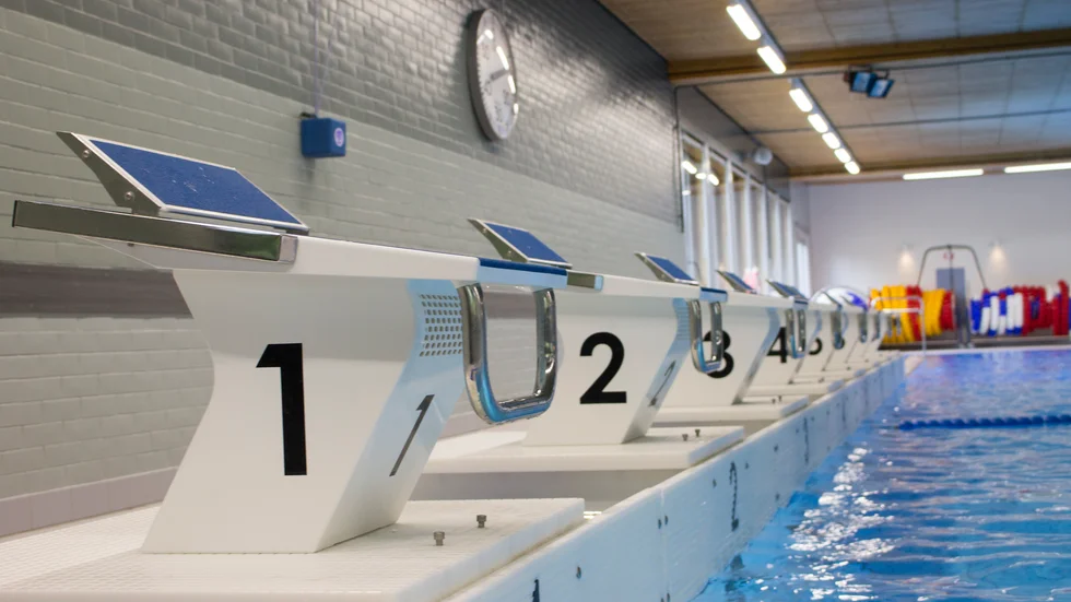 Badet i Duveholmshallen öppnar den 5 augusti och simhallen i Vingåker öppnar den 7 augusti. Insändarskribenten "2012" önskar att hallarna höll öppet regniga dagar även på sommaren.