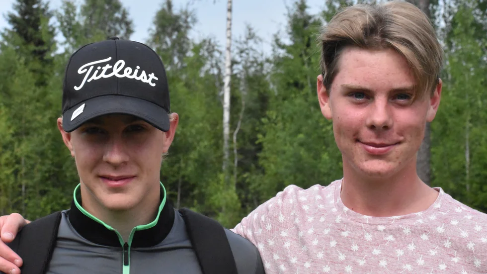 Elliot Kronstrand och Daniel Helge började spela innebandy i Vimmerby som sexåringar. Nu är båda uttagna till U19-landslagsläger.