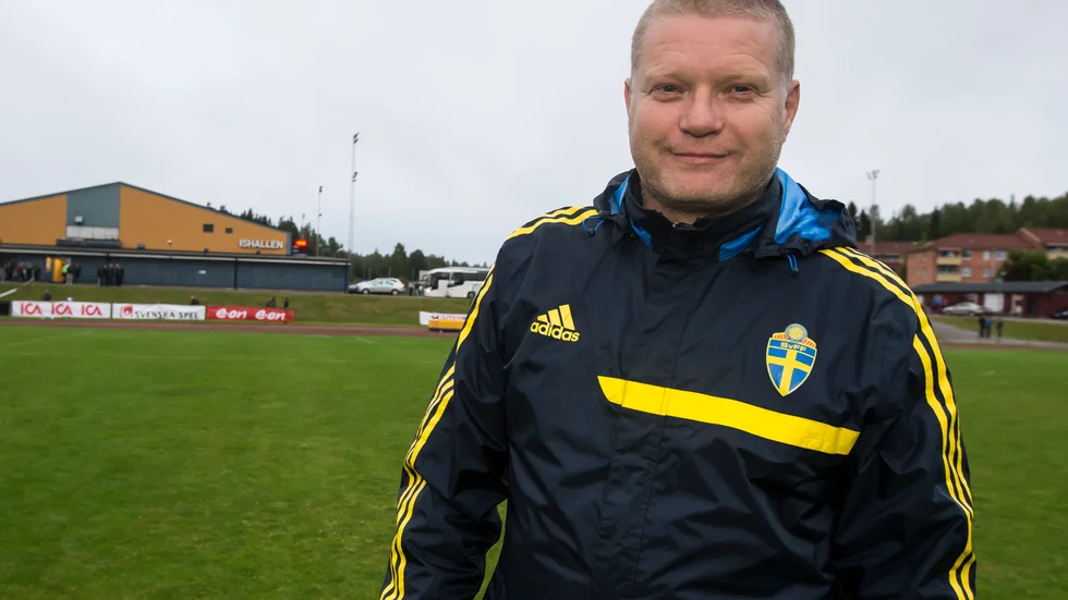 Tomas Turesson, med förflutet som spelare i Hammarby, är numera förbundskapten för Sveriges pojkar 04. Sex spelare från Norrbotten är kallade till regionsläger.