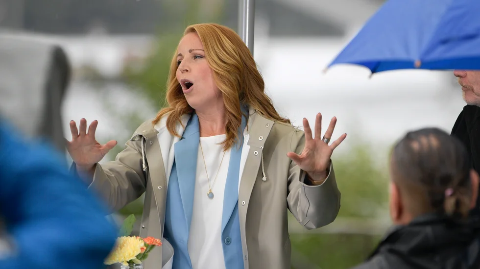 Annie Lööf höll ett regnigt sommartal på Långholmen.