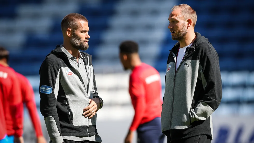 Tränaren Olof Mellberg, Andreas Granqvist och de andra i Helsingborg har dragit i gång sin träning igen efter coronautbrottet i klubben. Arkivbild.