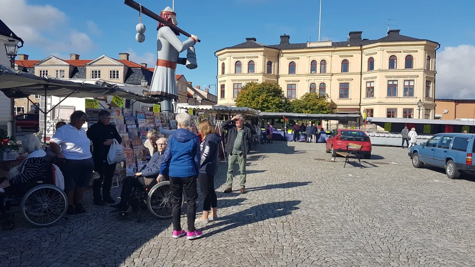 Stadshotellets framtid är ett av samtalsämnena Skänningebor emellan när det, som på fredagen, ordnas torgdagar.