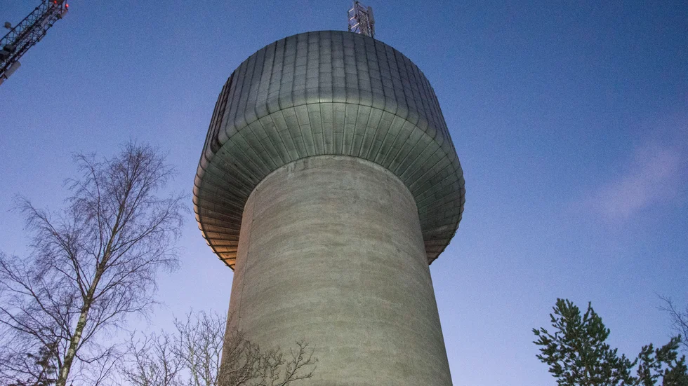 Stadsbyggnadsnämnden har sagt ja till den ändrade detaljplanen för vattentornet på Bergnäset, trots invändningar från boende i området som befarar ökad trafik på smala villagator.