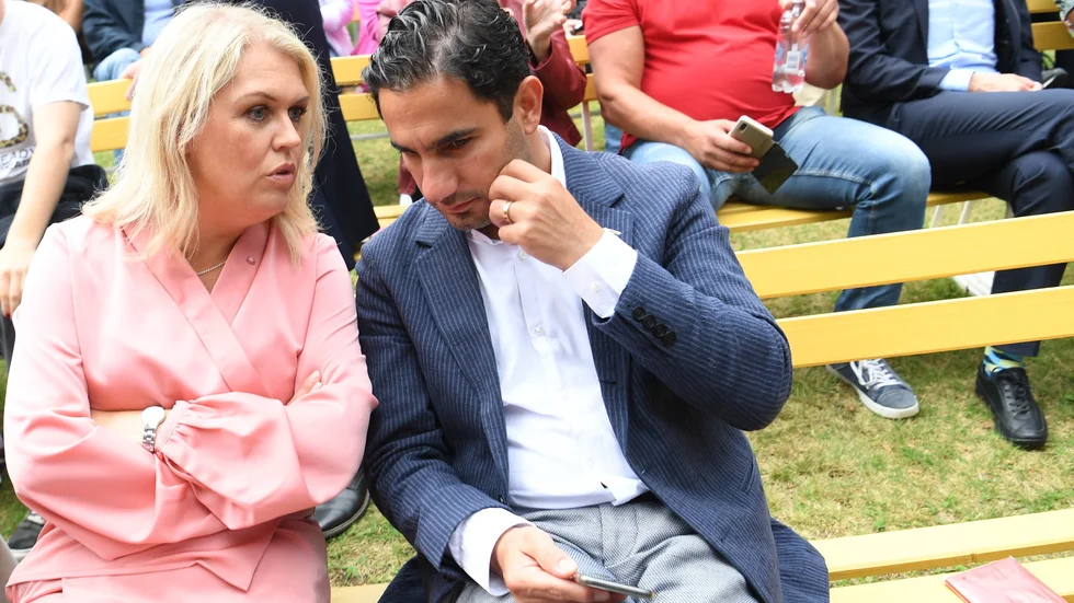 Socialminister Lena Hallengren och socialförsäkringsminister Ardalan Shekarabi har ett stort ansvar för att hålla emot kraven på rätt till längre och egenbestämda sjukskrivningar.