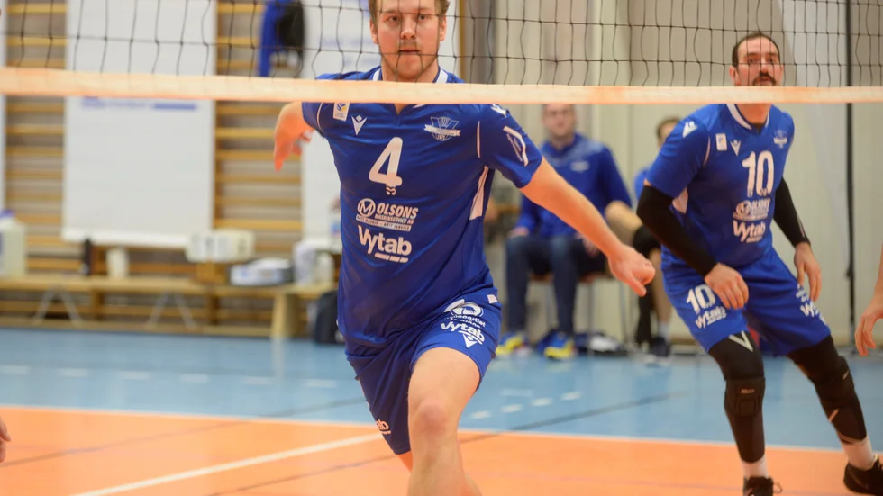 Andreas Brink i Vingåkers volleybollklubb har förlängt med klubben.
