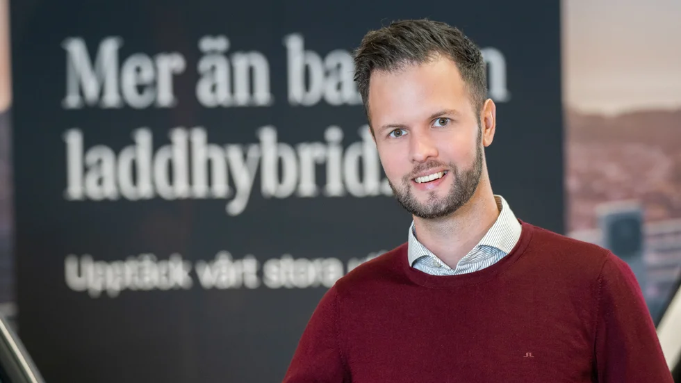 "Kör man på el kommer kvittot eller belöningen direkt och det framgår tydligt om du kört för två kronor milen eller fyra kronor milen. Bekräftelsen och belöningen kommer direkt", säger Anton Enstrand, säljare på BilDahl i Skellefteå.