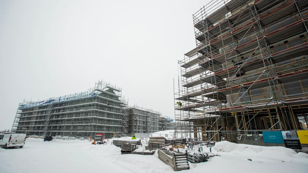 Vid bostadsbyggandet i Kronandalen i Luleå har sex bostadsbolag ansökt om att få skjuta på markanvisningarna till slutet av detta år på grund av ett försämrat ekonomisk läge.