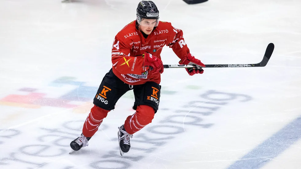 Hampus Lindström fick känna på viss allsvensk hetluft i Vita Hästen-tröjan den gångna säsongen. Nu tar 20-åringen sikte på ett snäpp neråt i seriepyramiden i hopp om en större roll.