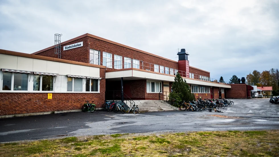 Stadsöskolans rektor valde att lämna sitt uppdrag efter en tids hotfulla trakasserier. Ett utfall som är oacceptabelt, menar kommunpolitiker i Luleå.
