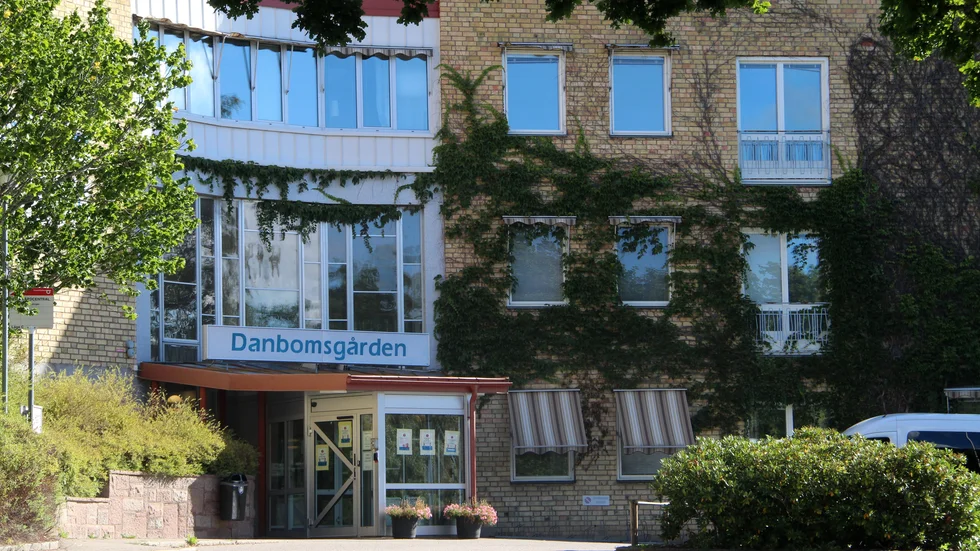 Kisa vårdcentral, med enhetschefen Susanne Karlsson, får 350 vaccindoser under denna vecka. "Det är bra om de som klarar av att åka till Linköping och de större hälsocentralerna gör det", säger Karlsson.