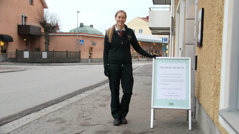 "Handla inte i sista sekund", uppmanar Ulrica Holmertz, butikschef vid Systembolaget i Kisa, inför den stundande jul- och nyårshelgen.