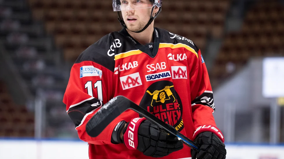 Luleås Petter Emanuelsson tvingas till operation och blir borta i tre månader. Arkivbild.