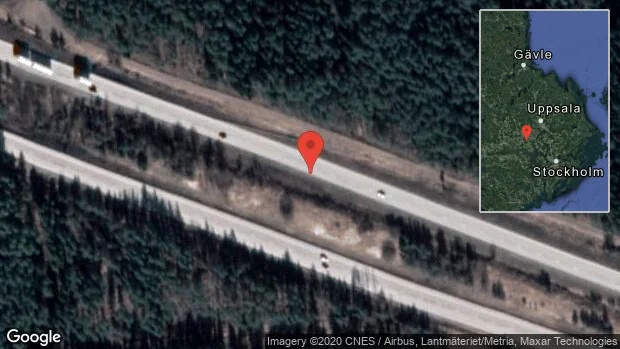 Personbil stillastående på E18